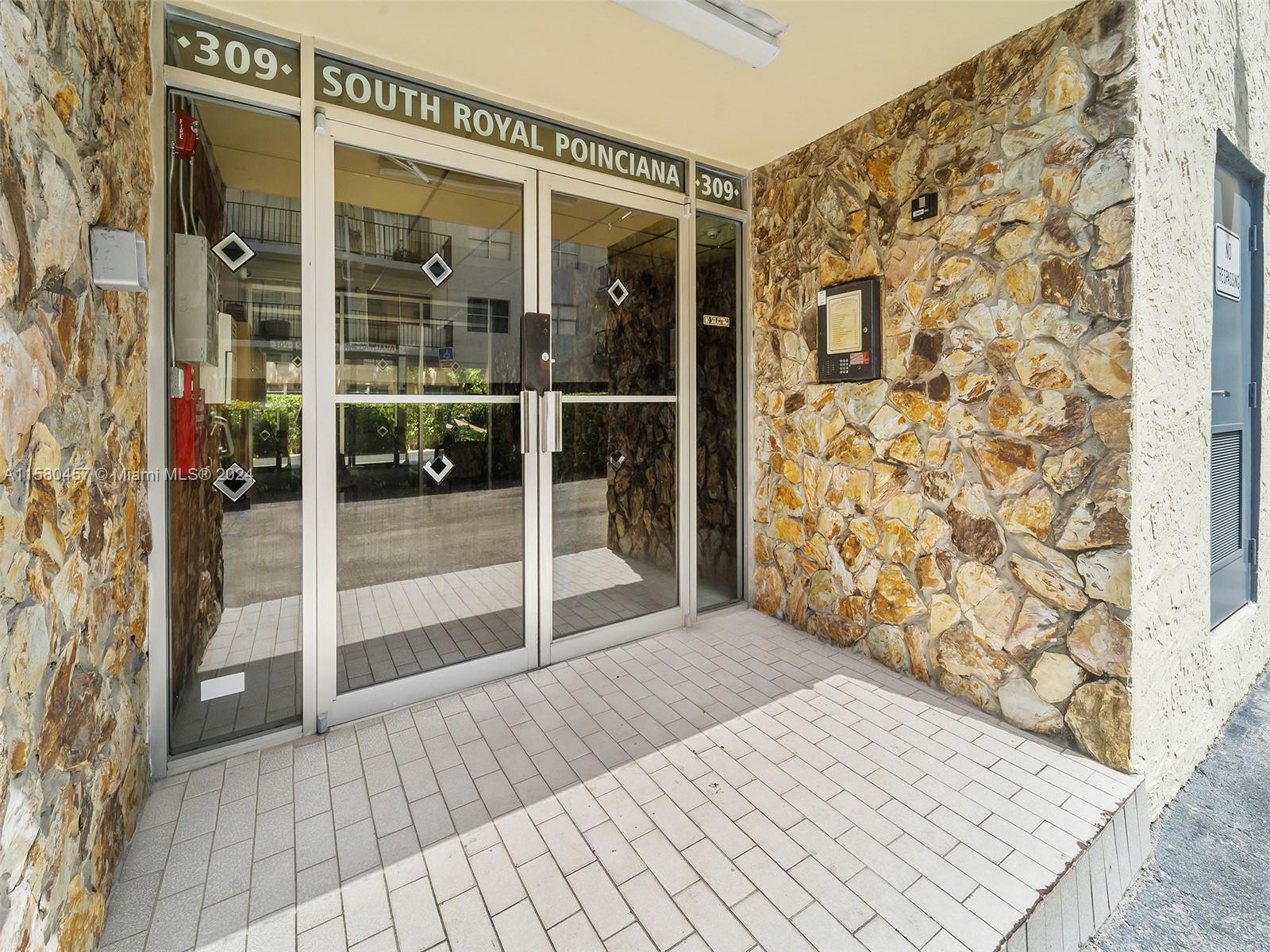 309 S Royal Poinciana Blvd # 401