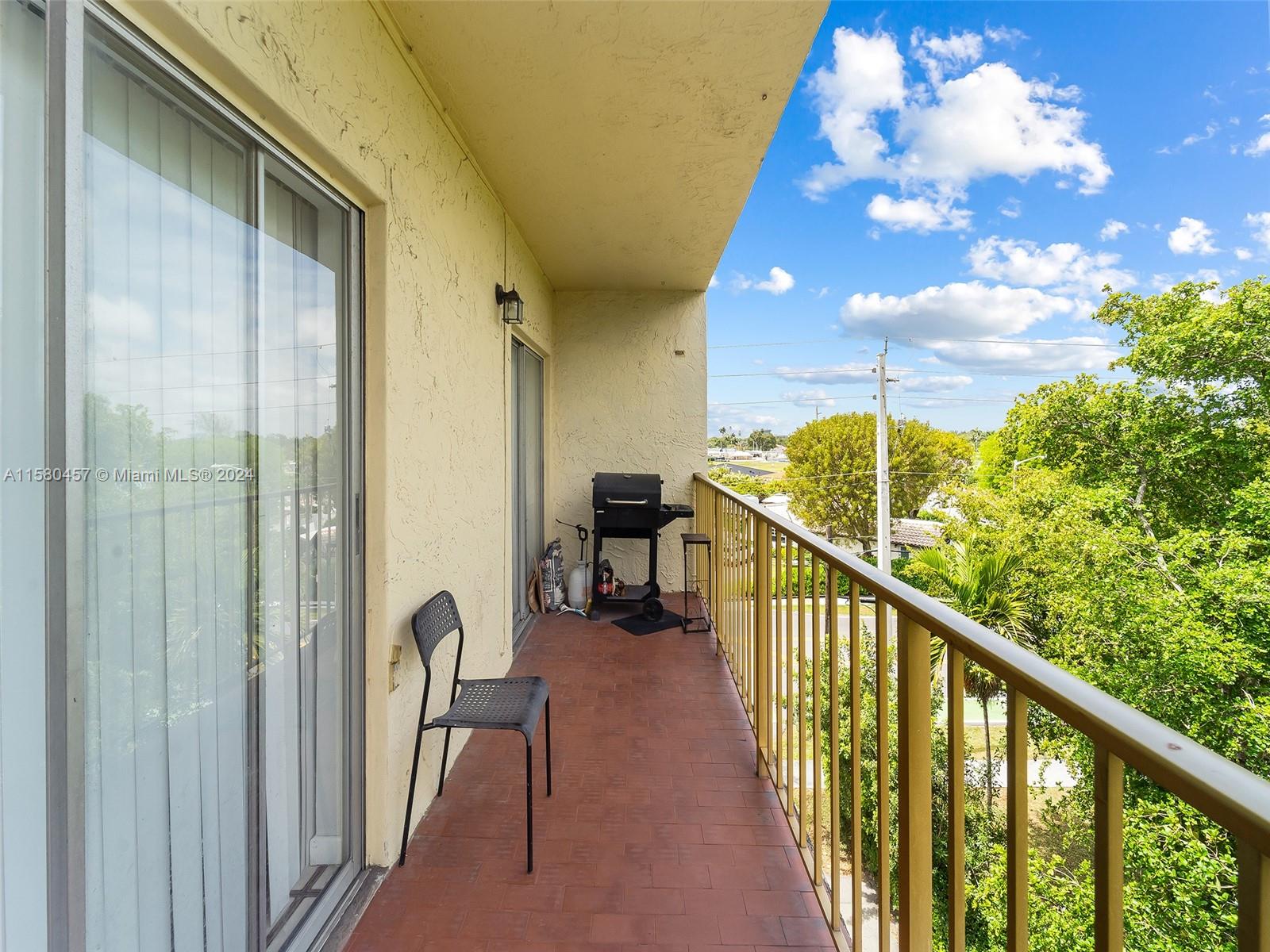 309 S Royal Poinciana Blvd # 401