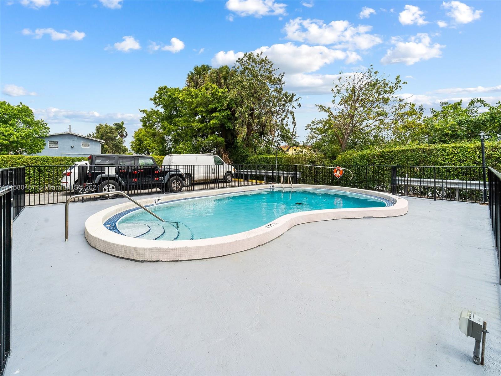 309 S Royal Poinciana Blvd # 401