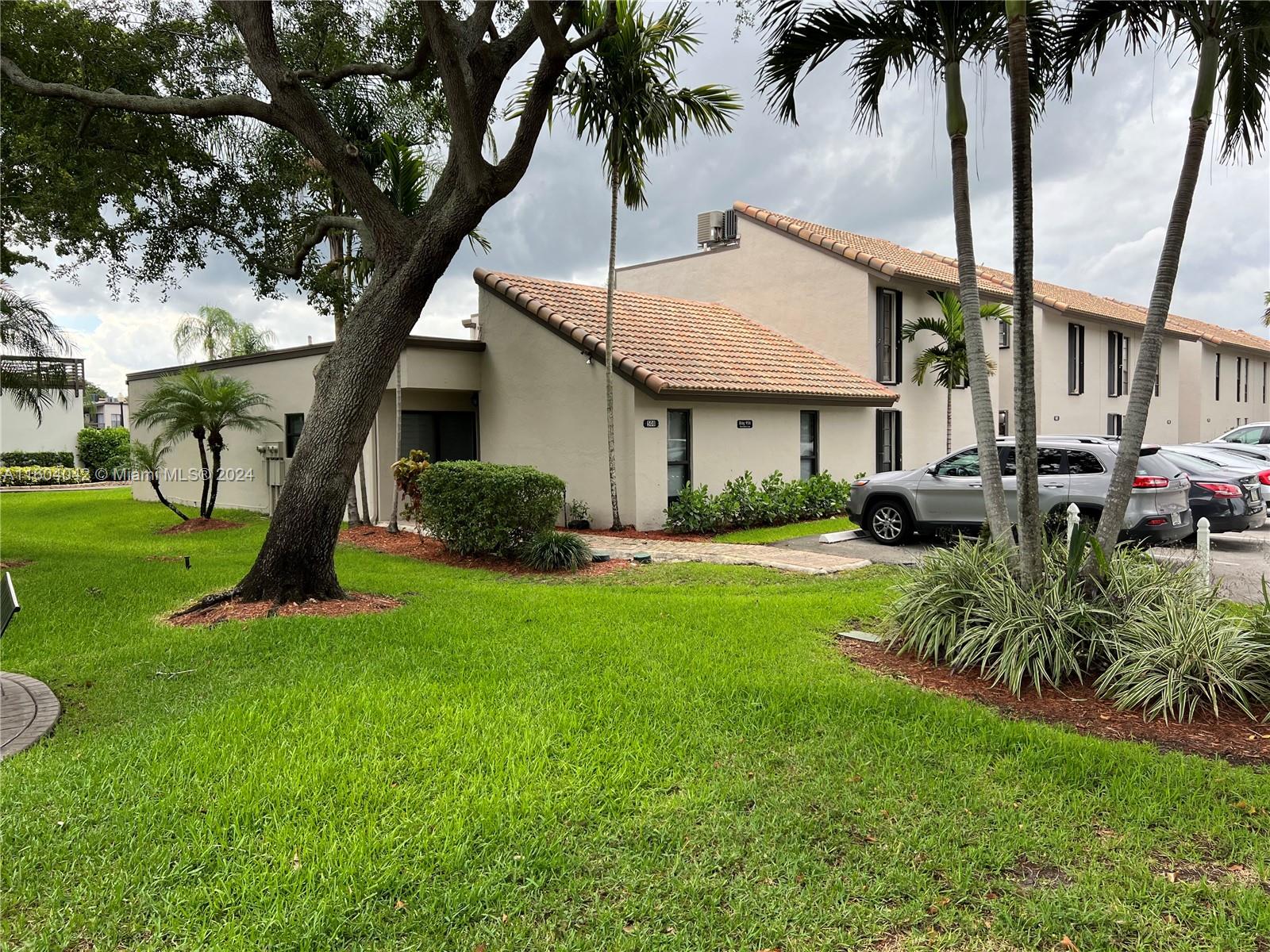 958 Mockingbird Ln # 508