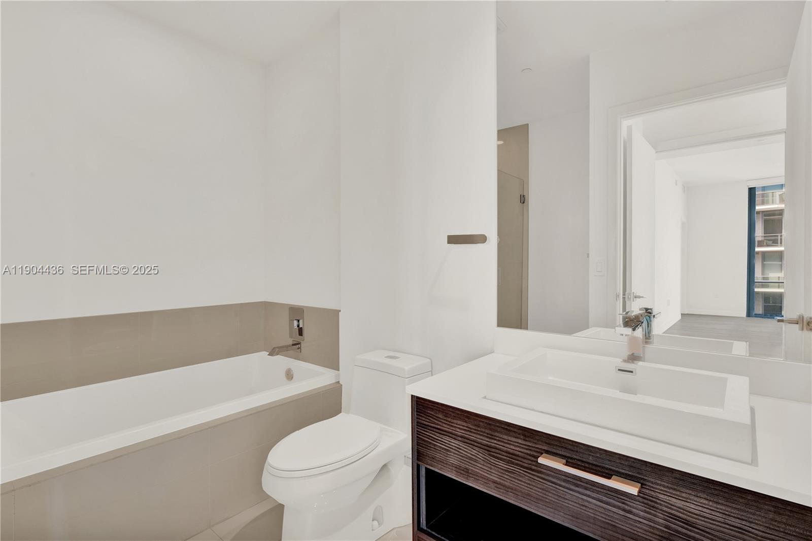 45 SW 9th St # 4306