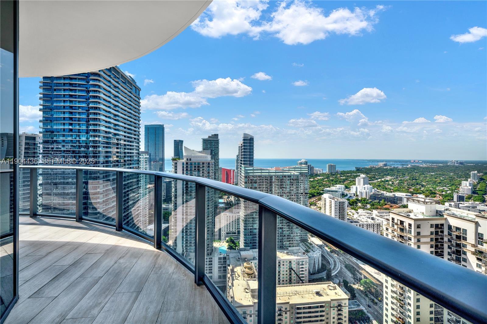 45 SW 9th St # 4306