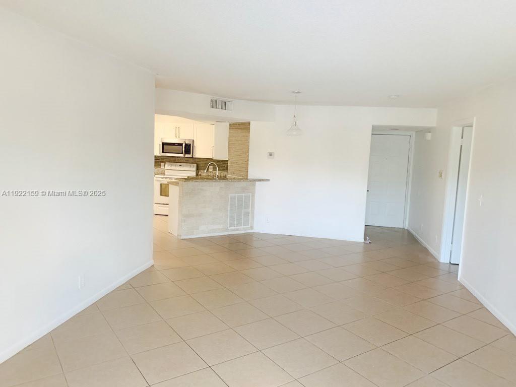 8851 Wiles Rd # 204