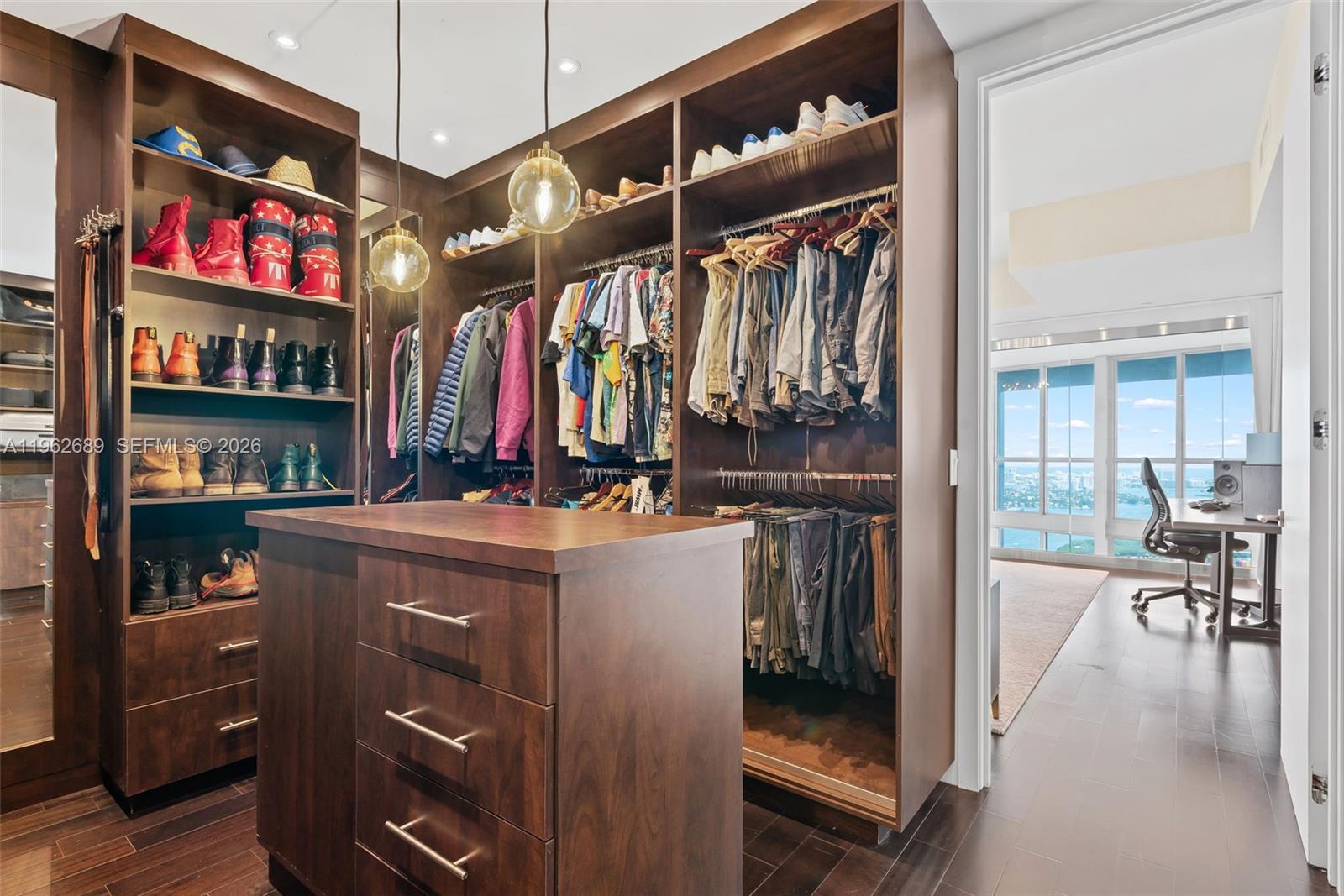 1100 Biscayne Blvd # 5706