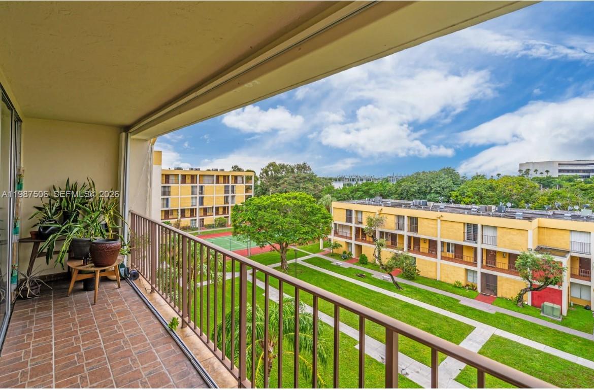 9240 Fontainebleau Blvd # 506