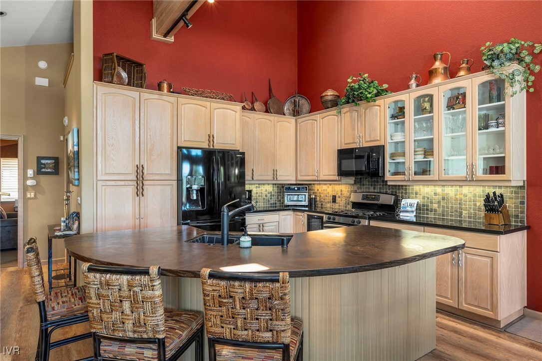 637 Lariat Circle 1