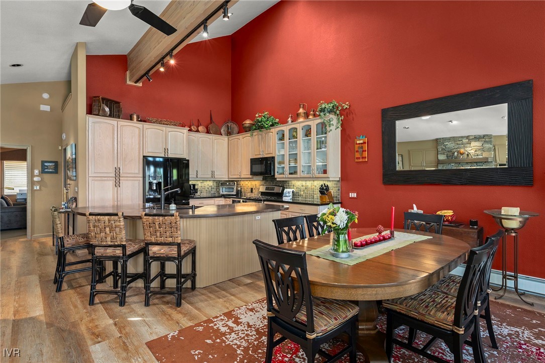 637 Lariat Circle 1