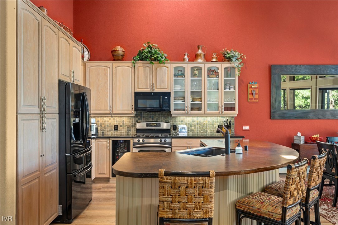 637 Lariat Circle 1
