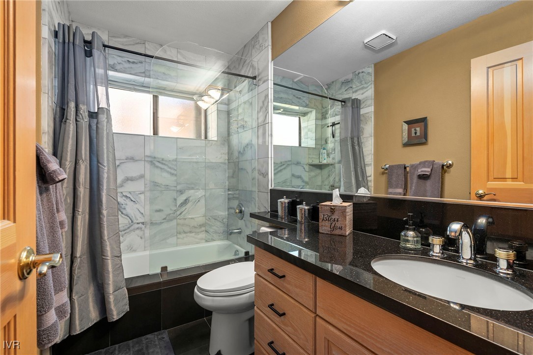 637 Lariat Circle 1