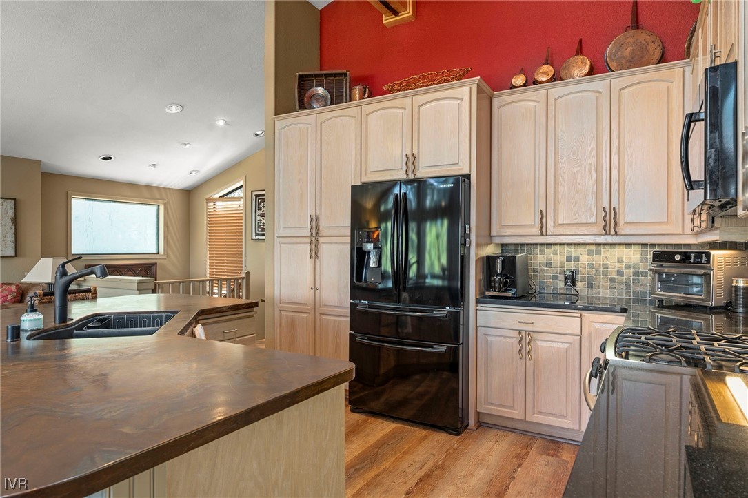 637 Lariat Circle 1