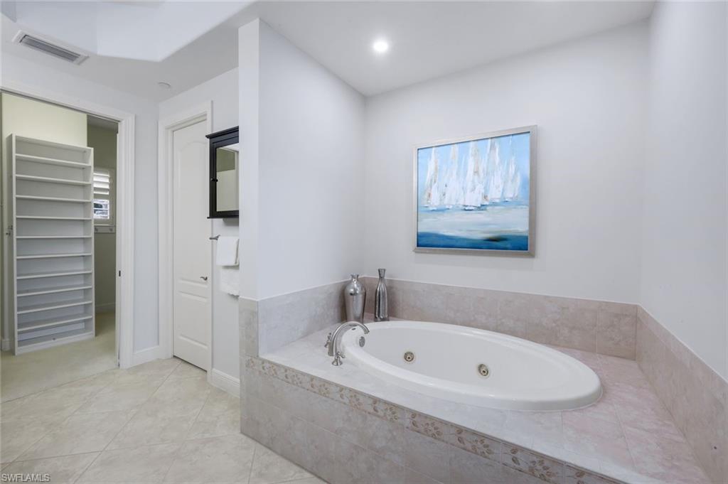 558 Avellino Isles CIR 14102