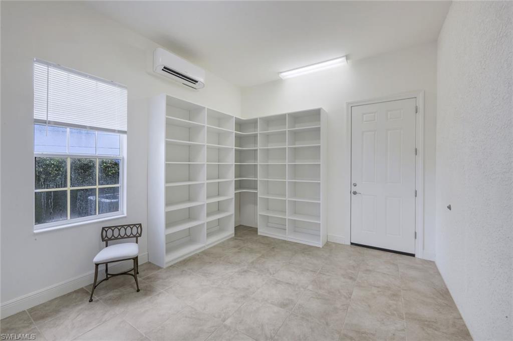 558 Avellino Isles CIR 14102