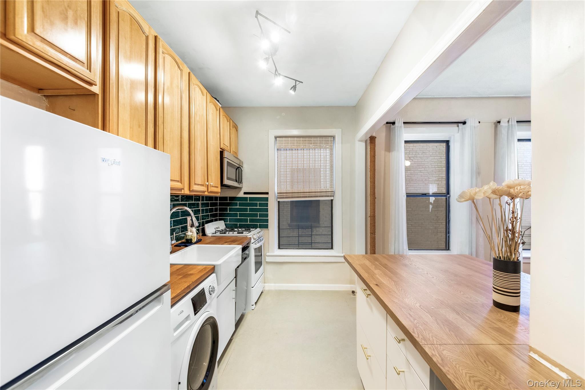 2913 Foster Avenue Unit: 3D