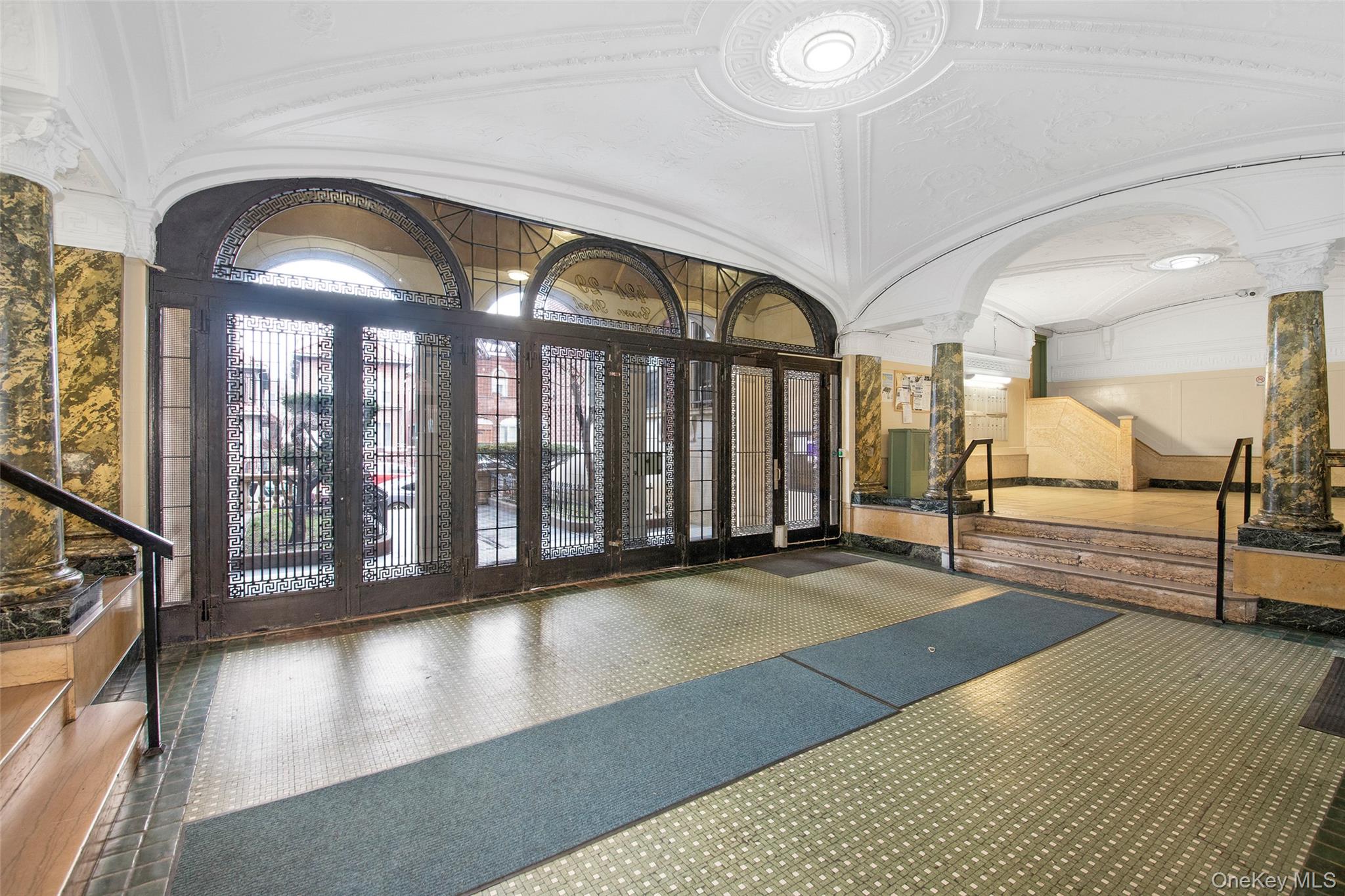 421 Crown Street Unit: 16R