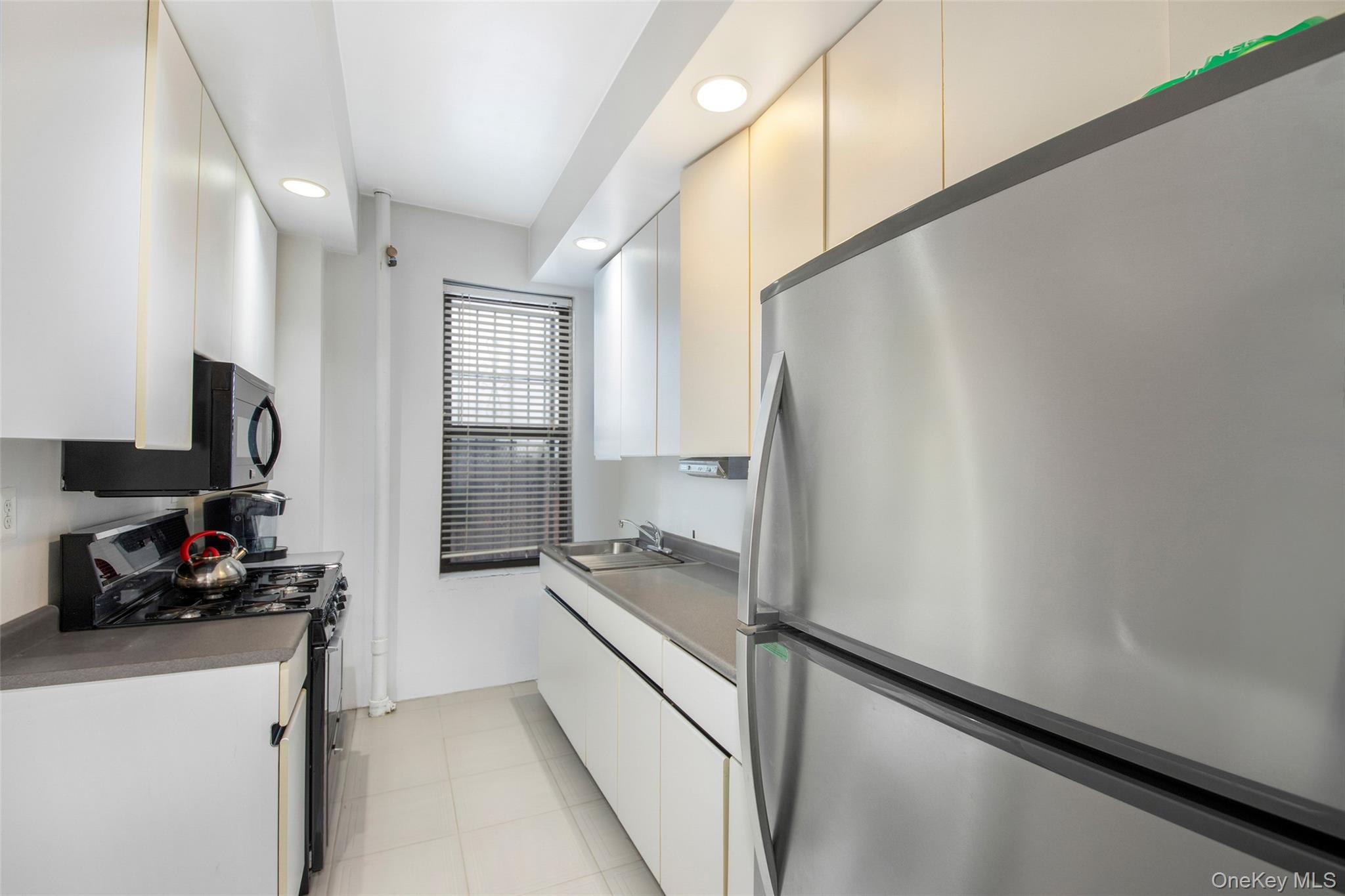 421 Crown Street Unit: 16R