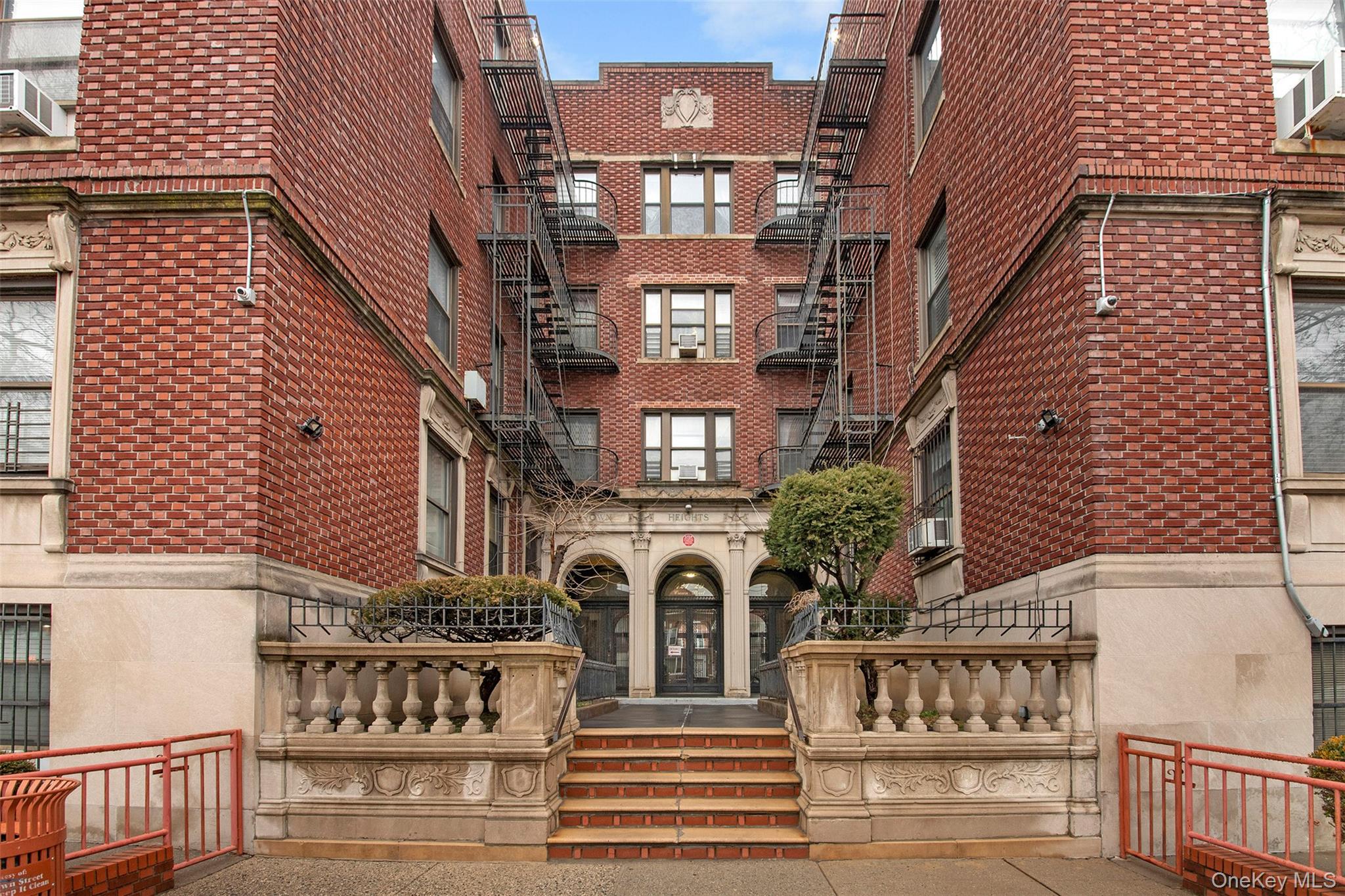 421 Crown Street Unit: 16R