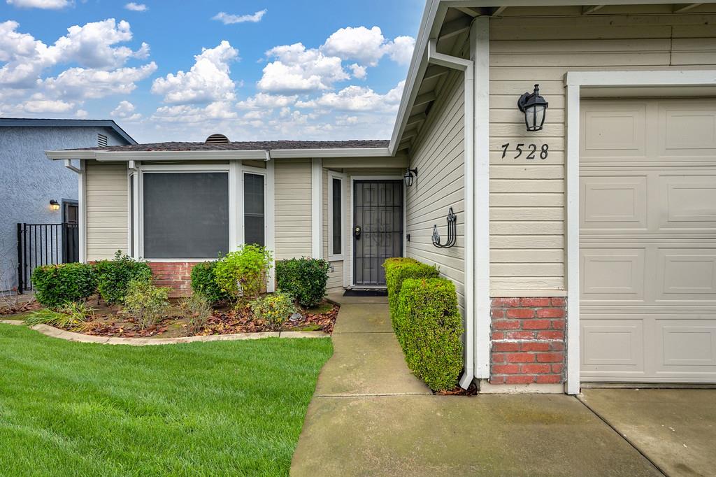 7528 Sunwest Lane