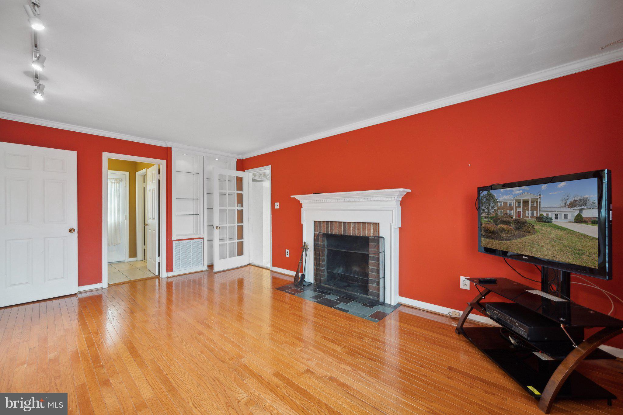 11209 Chantilly Ln