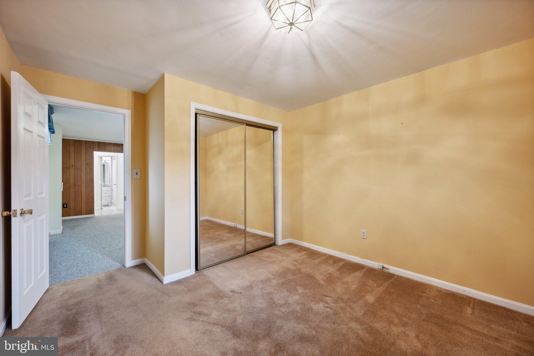 11209 Chantilly Ln