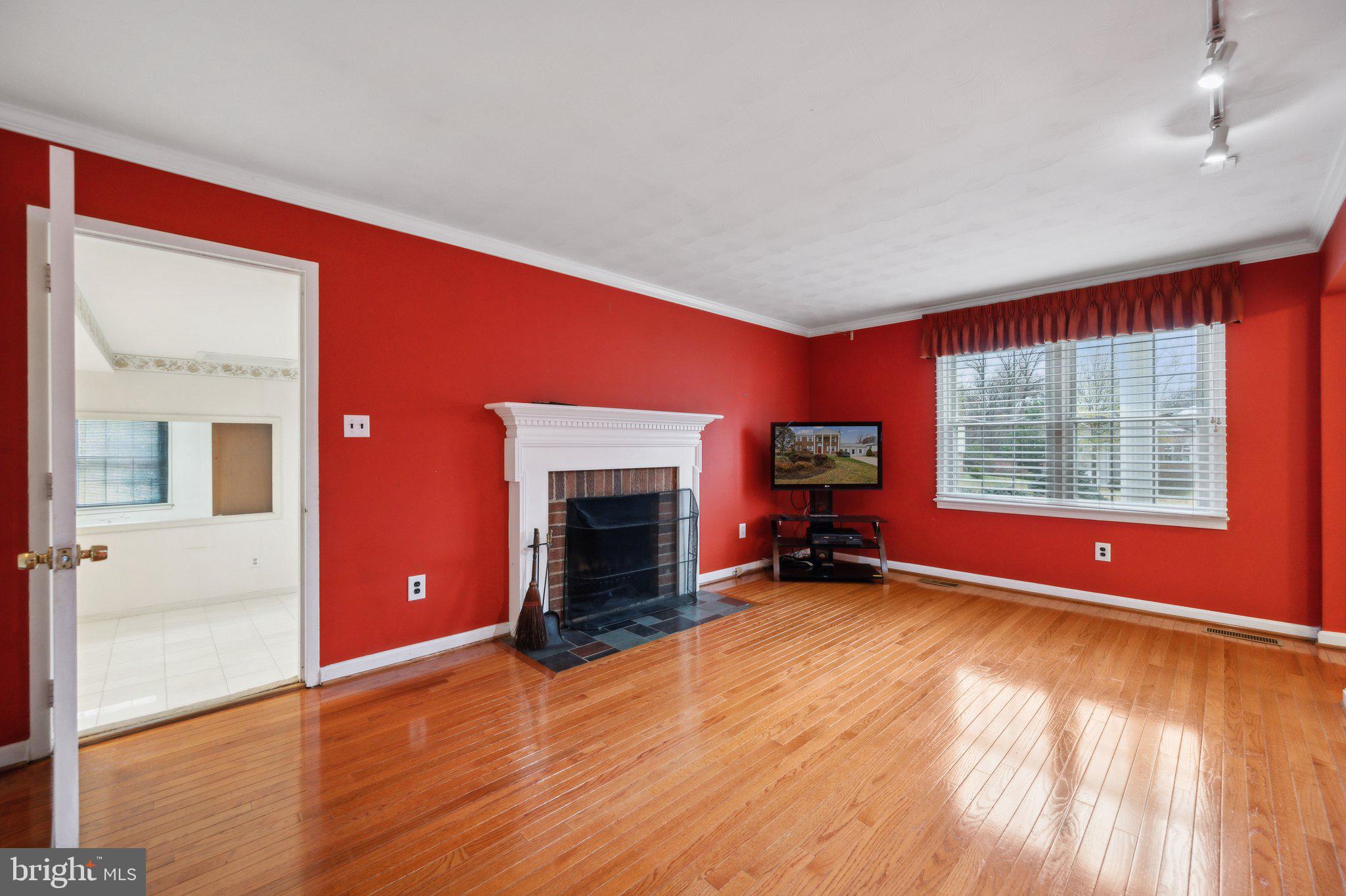 11209 Chantilly Ln