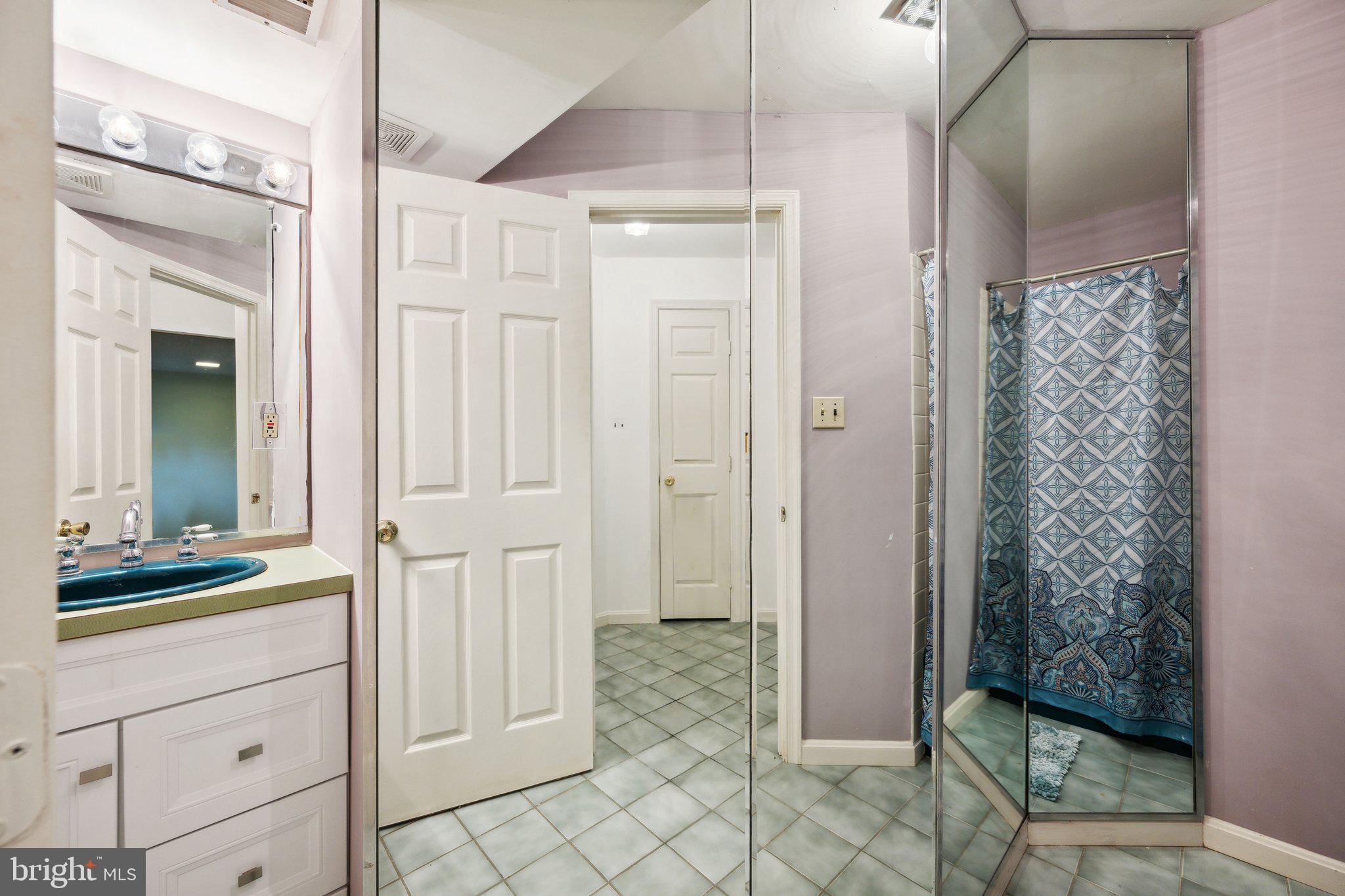 11209 Chantilly Ln