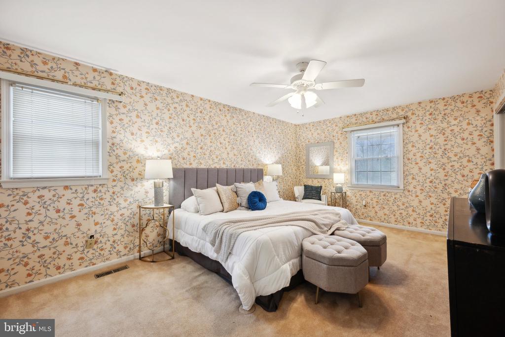 11209 Chantilly Ln
