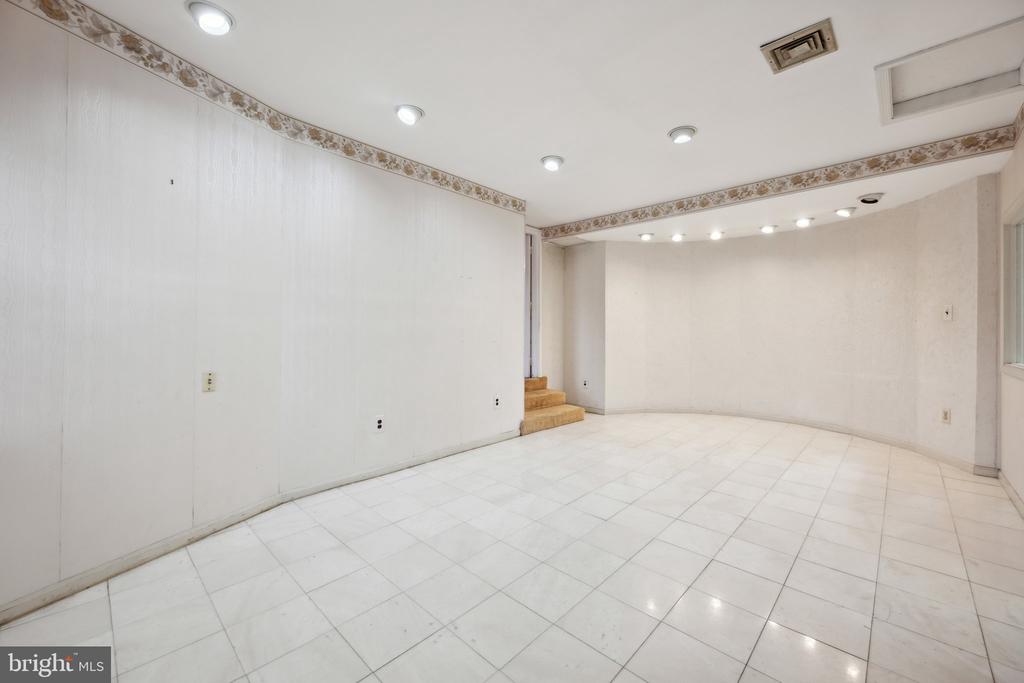 11209 Chantilly Ln