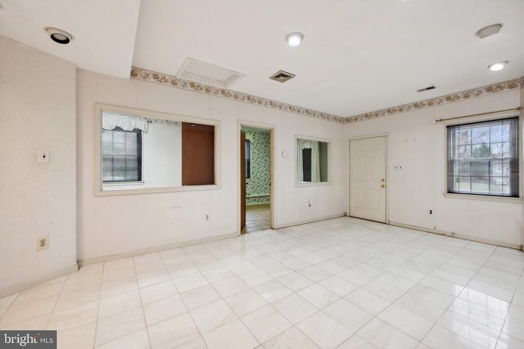 11209 Chantilly Ln
