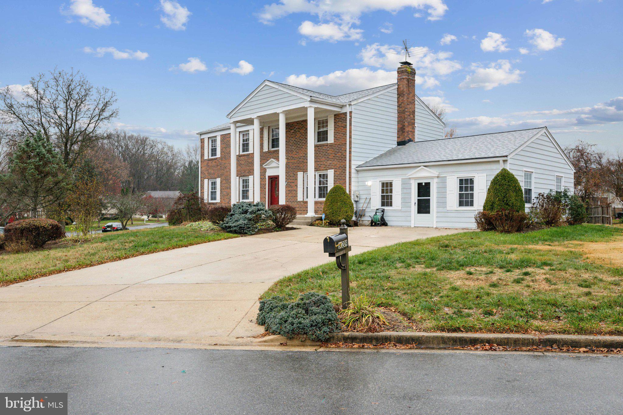 11209 Chantilly Ln