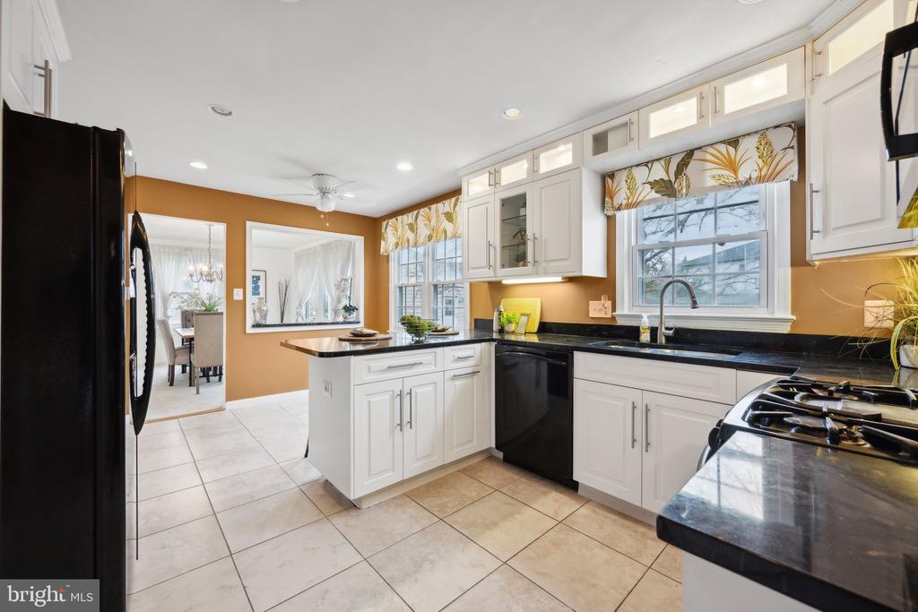 11209 Chantilly Ln