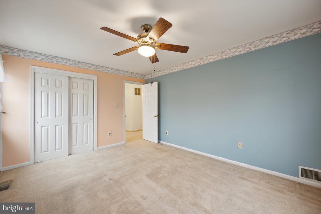 11209 Chantilly Ln