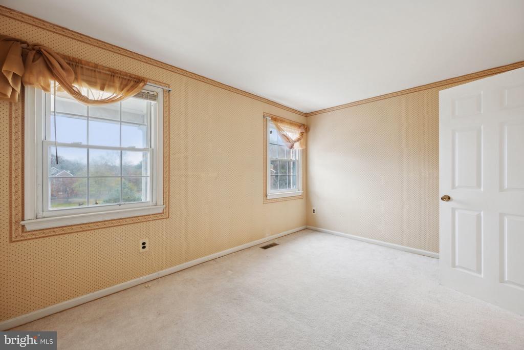 11209 Chantilly Ln