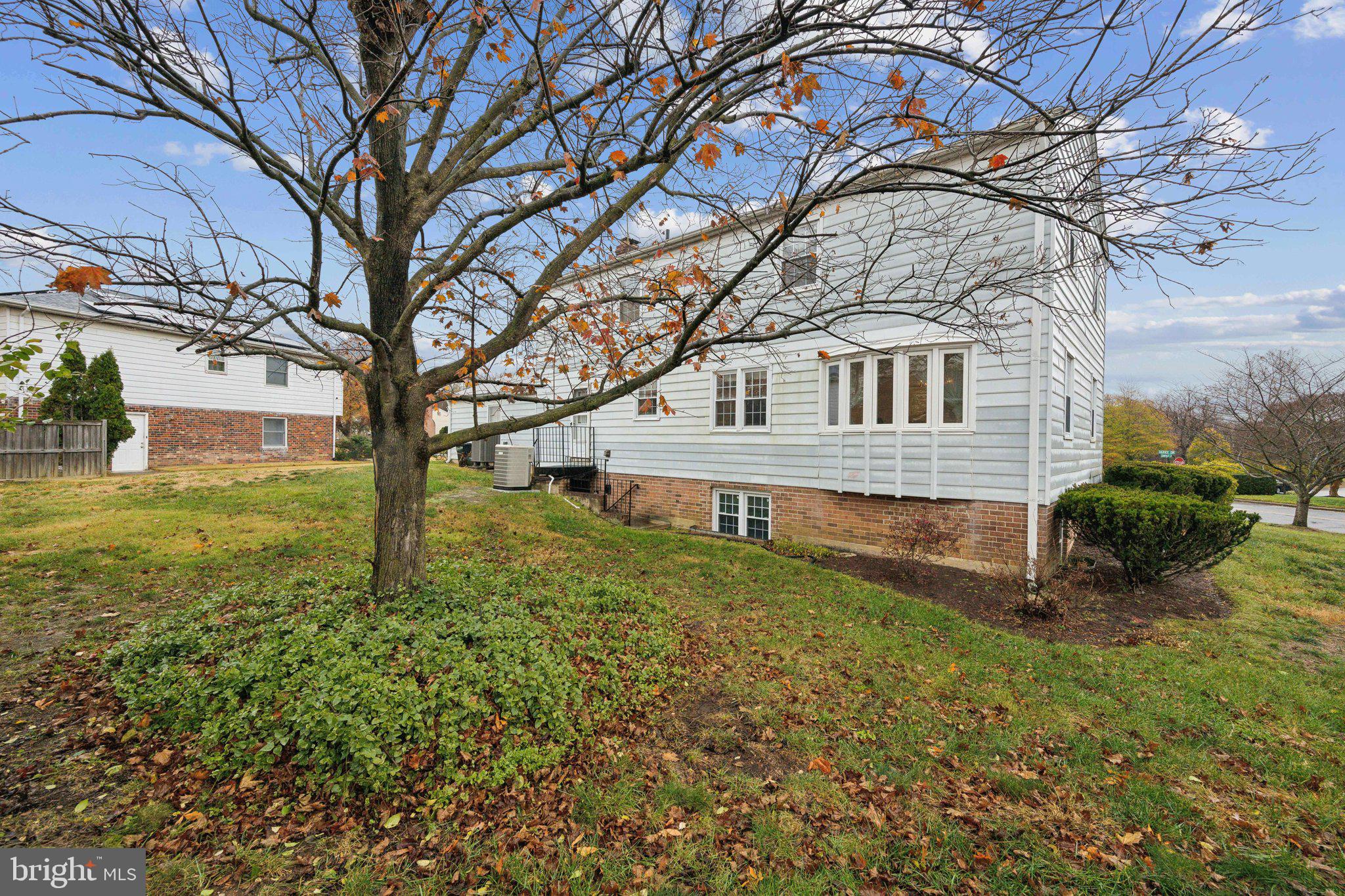 11209 Chantilly Ln
