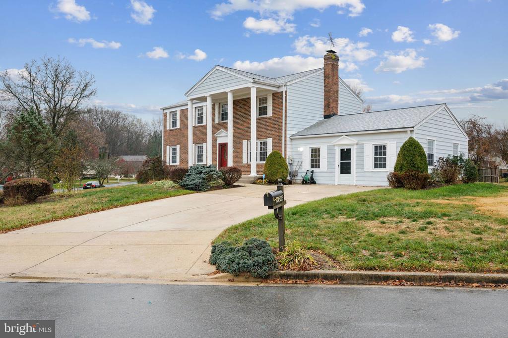 11209 Chantilly Ln