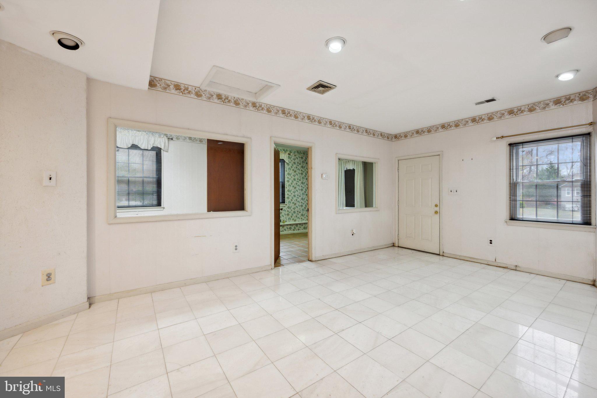 11209 Chantilly Ln
