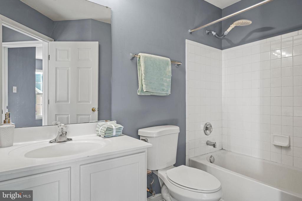 4012 MEADOW TRAIL LANE