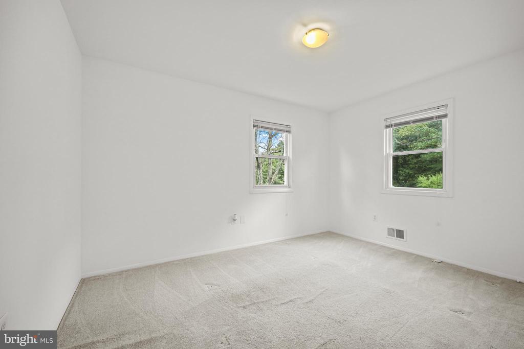 5802 SHEPHERD LANE