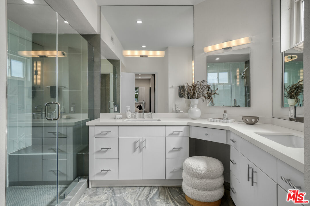 166 S Hayworth Ave Unit: 201