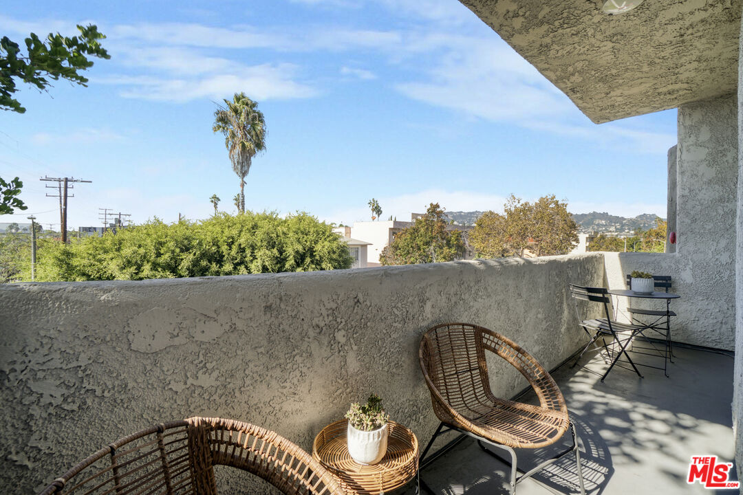 166 S Hayworth Ave Unit: 201