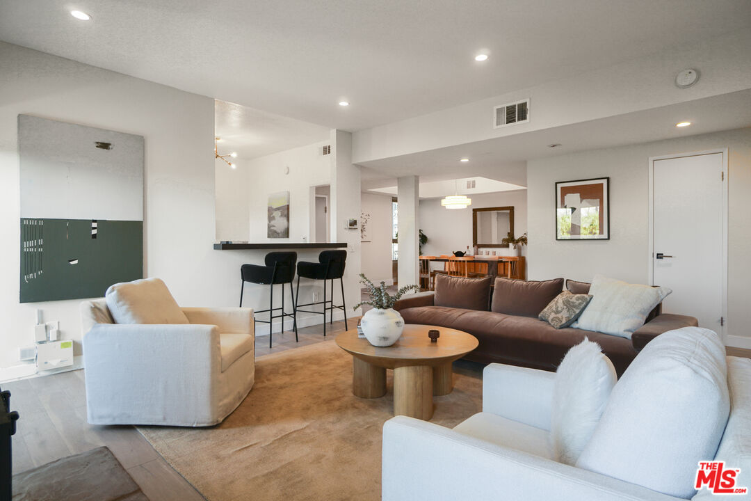 166 S Hayworth Ave Unit: 201