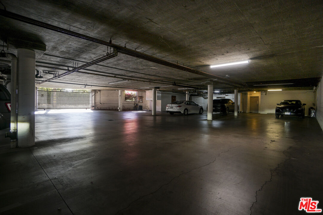 166 S Hayworth Ave Unit: 201