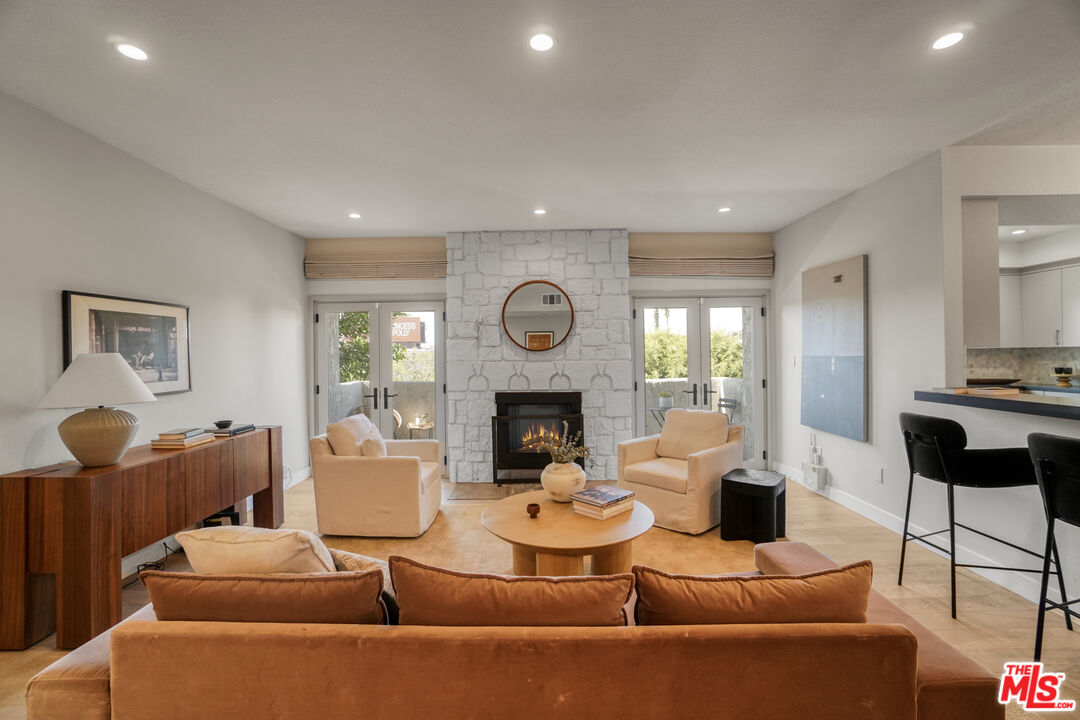 166 S Hayworth Ave Unit: 201