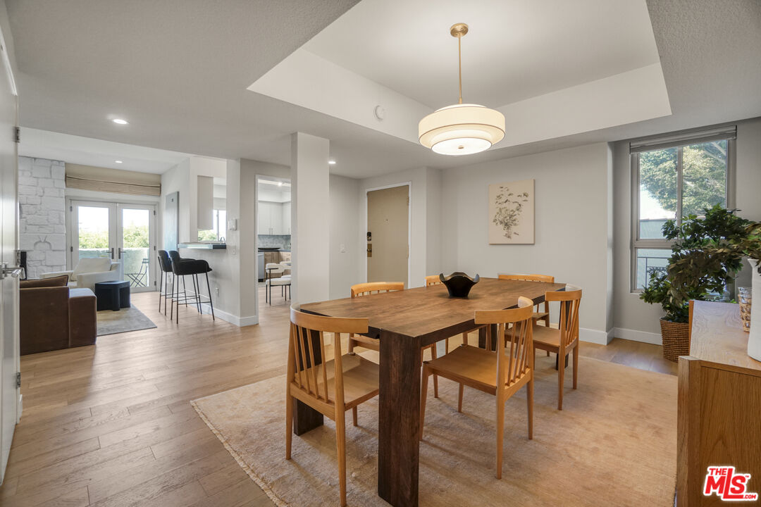 166 S Hayworth Ave Unit: 201