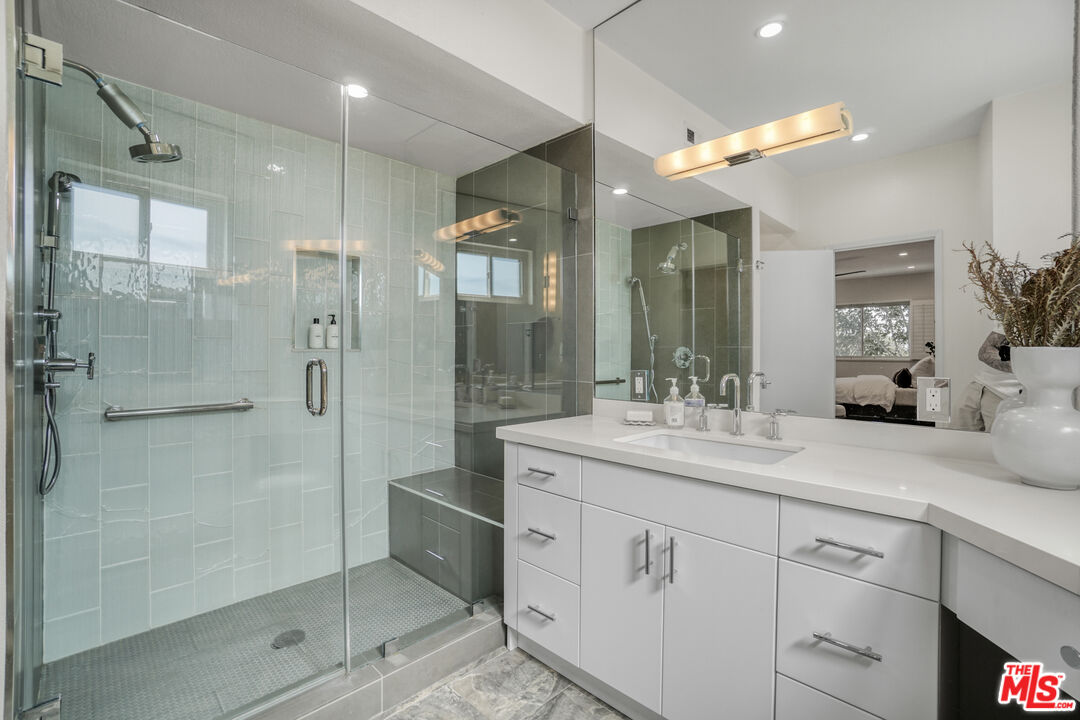 166 S Hayworth Ave Unit: 201