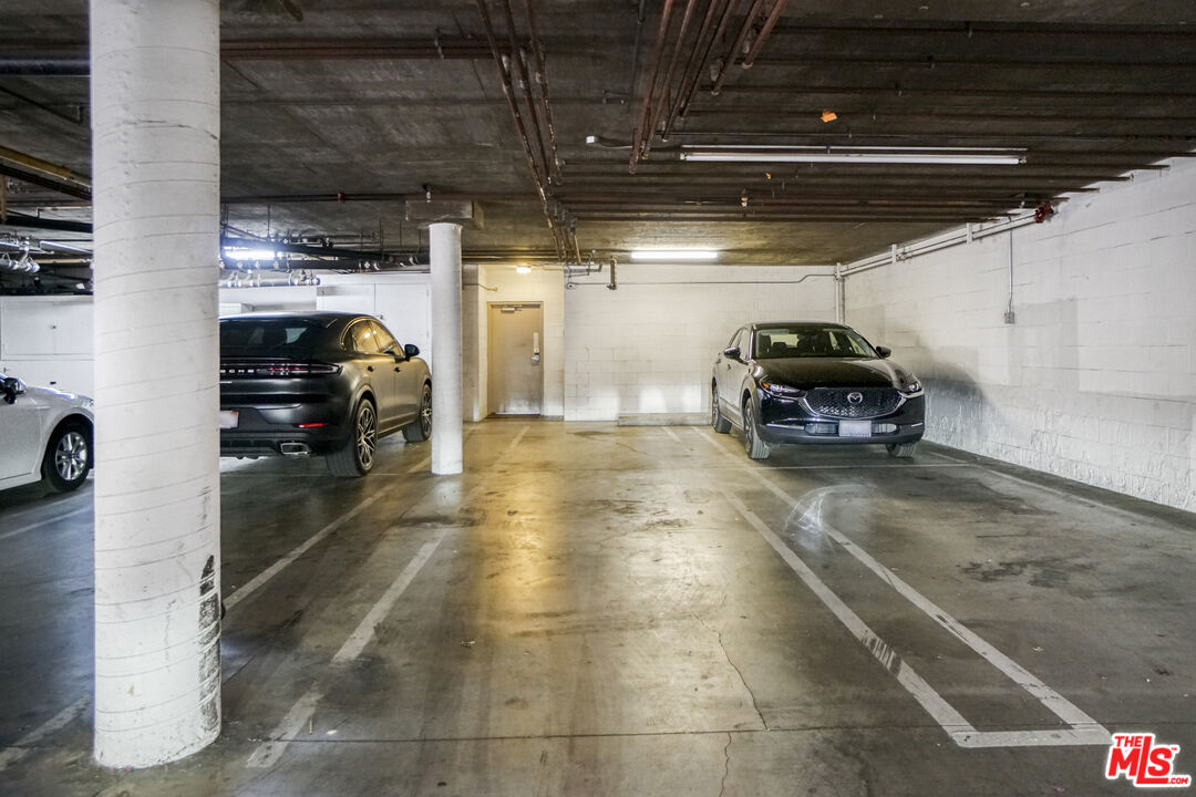 166 S Hayworth Ave Unit: 201