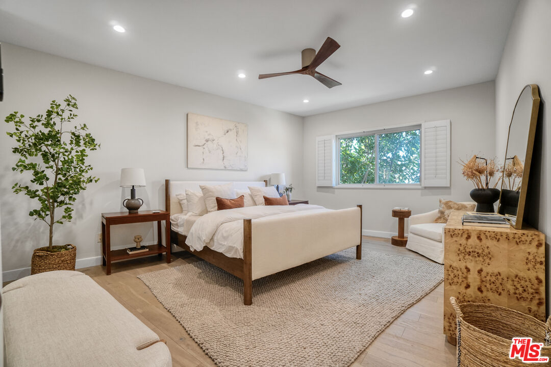 166 S Hayworth Ave Unit: 201