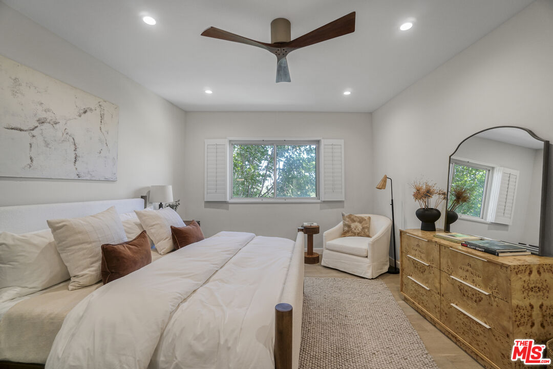 166 S Hayworth Ave Unit: 201