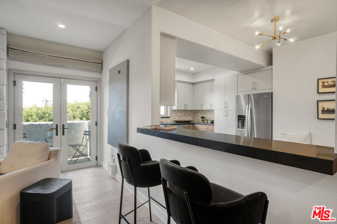 166 S Hayworth Ave Unit: 201