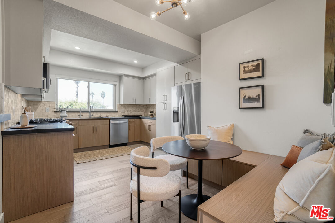 166 S Hayworth Ave Unit: 201