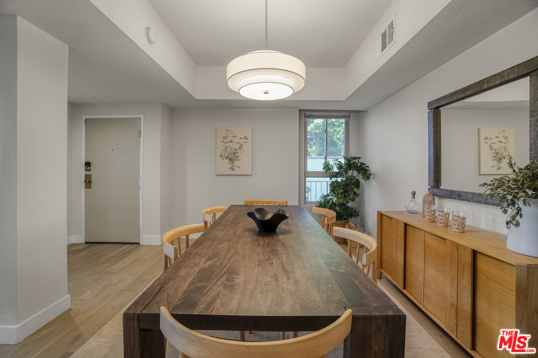 166 S Hayworth Ave Unit: 201